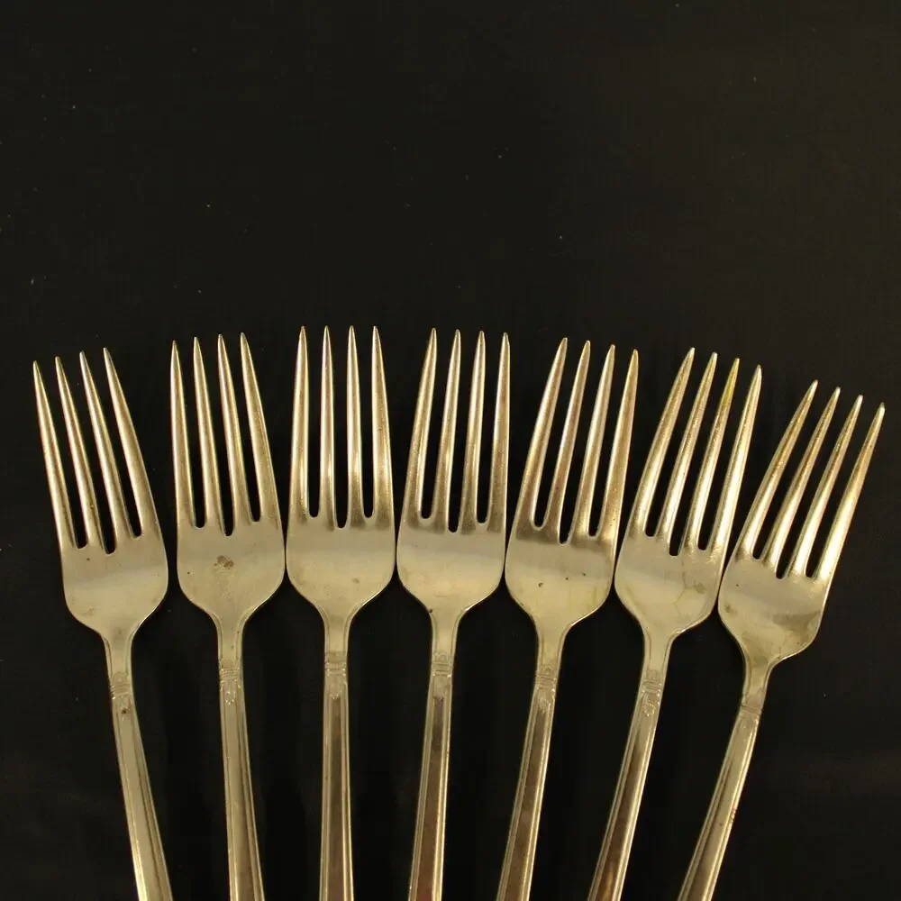 1847 Rogers Bros First Love International Silver Plate 1941 Dinner Forks #7